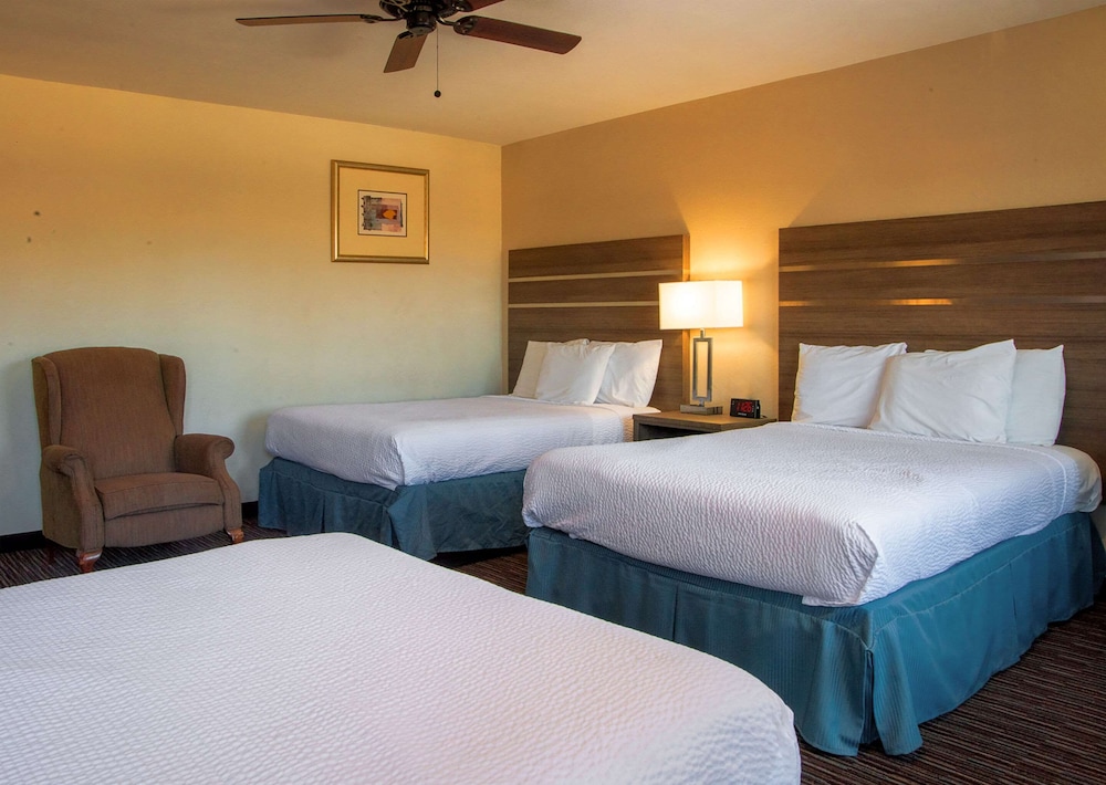 Rodeway Inn Near University-Gateway to Yosemite 9/32
