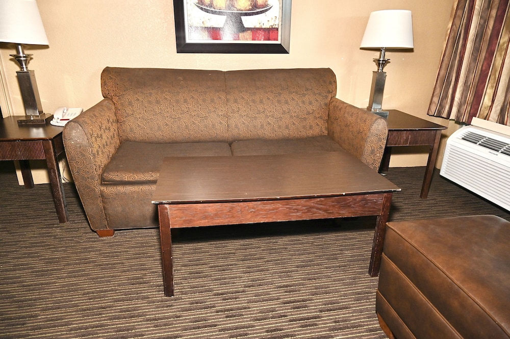 Fortune Inn And Suites Newport 35/50