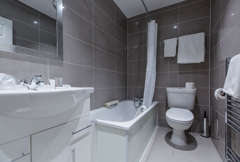 Kensington Gardens Hotel 6/38