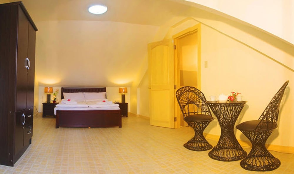 Casablanca Hotel Condominium 10/29