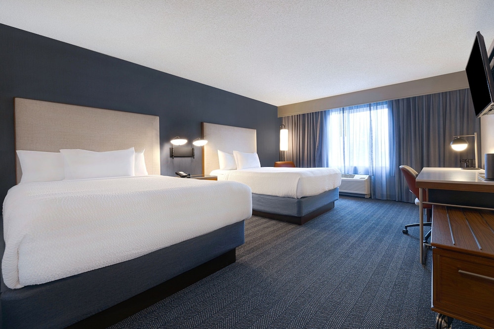 Room at COURTYARD BY MARRIOTT PORTLAND SOUTHEAST CLACKAMAS, CLACKAMAS - OR