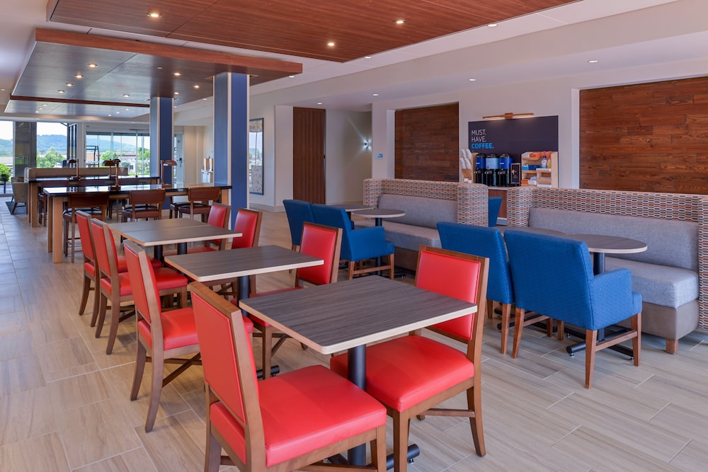 Holiday Inn Express Spring Hill 29/50