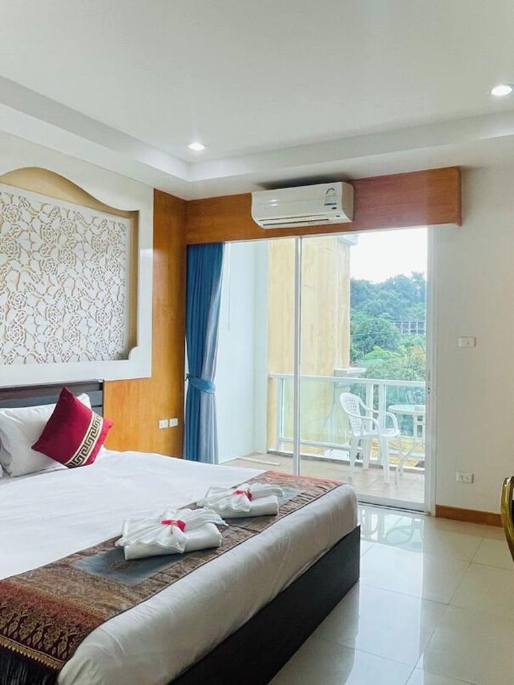 T & C Hotel Patong Beach 10/70