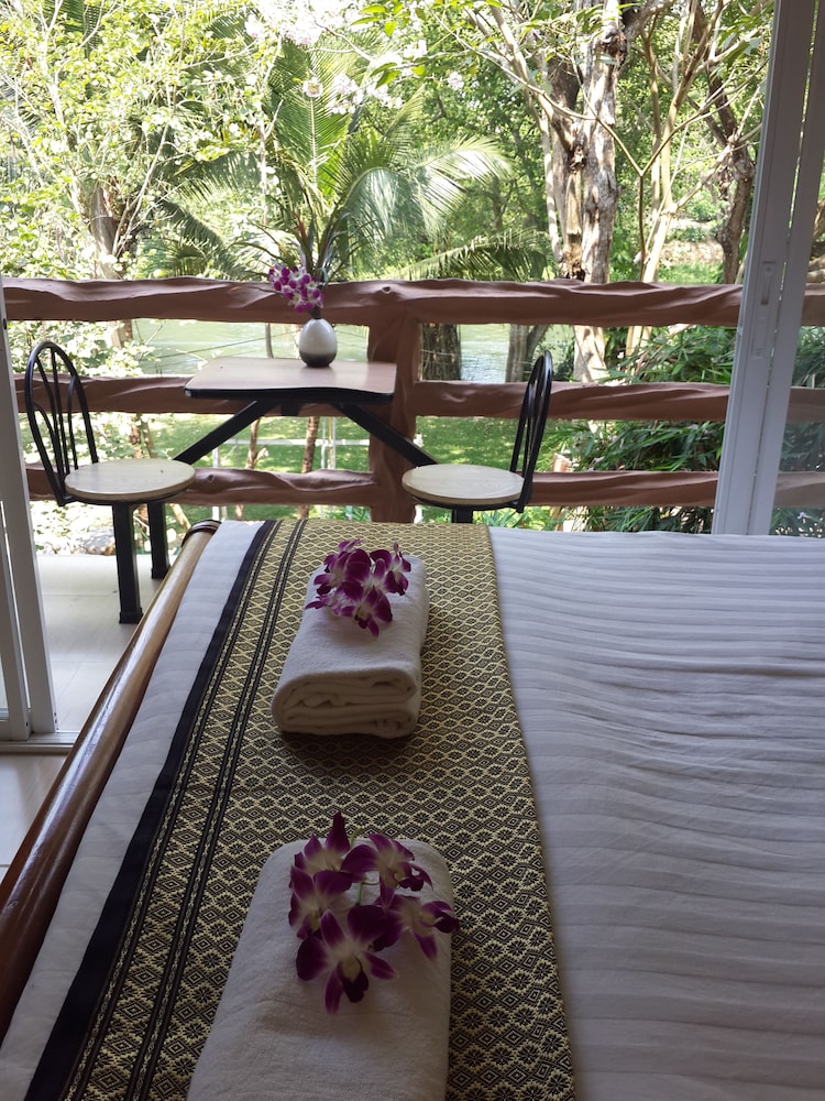Suanphet Riverview Resort 10/71