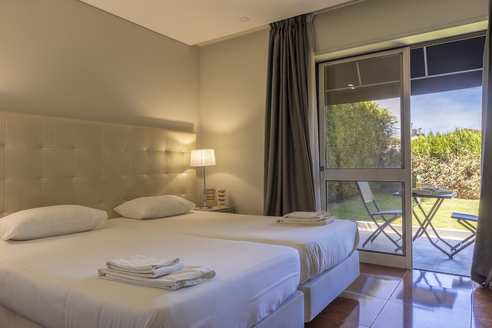 Room, Twin Beds
