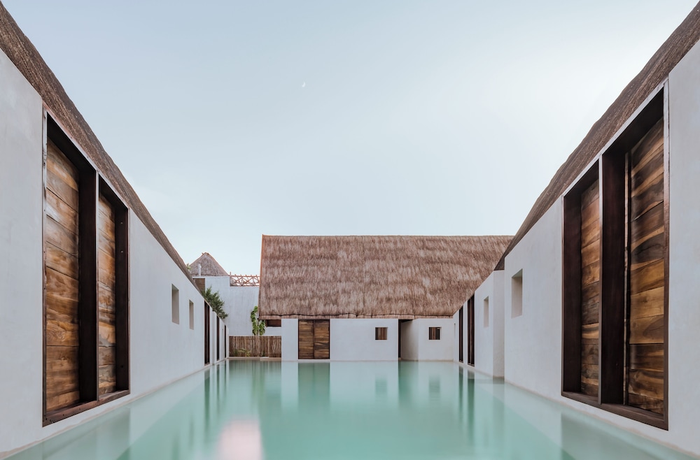 Hotel Punta Caliza 35/48