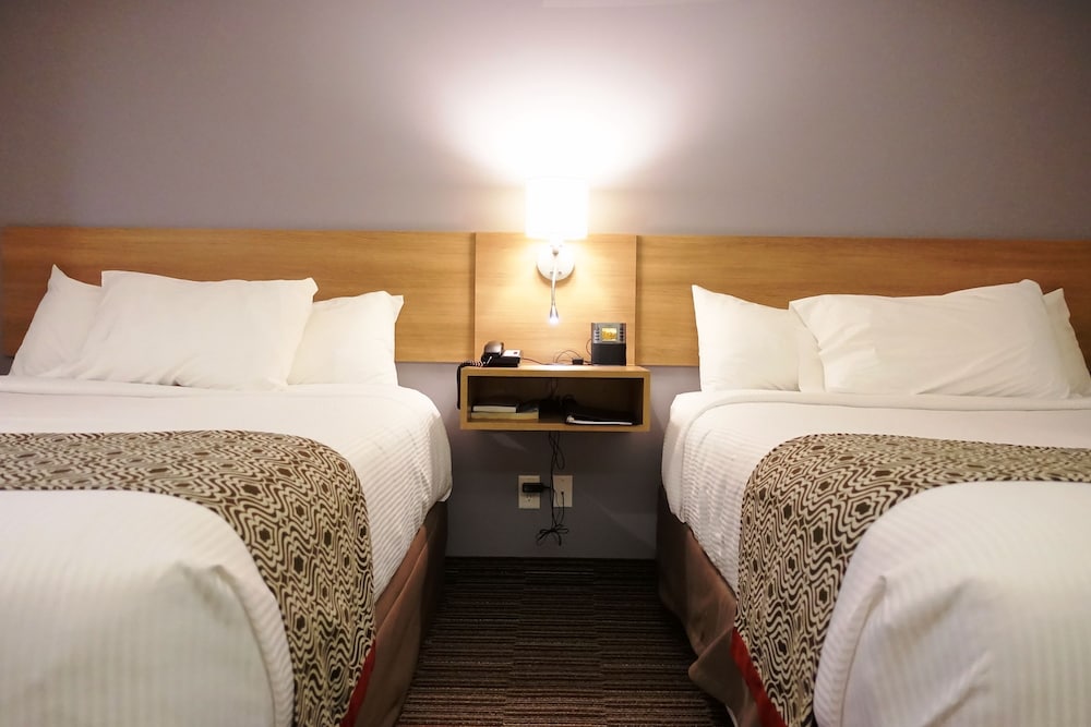 Microtel Casselman 8/39