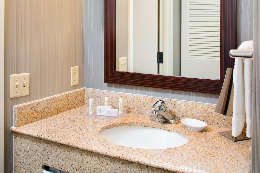 Courtyard By Marriott Ann Arbor 10/52
