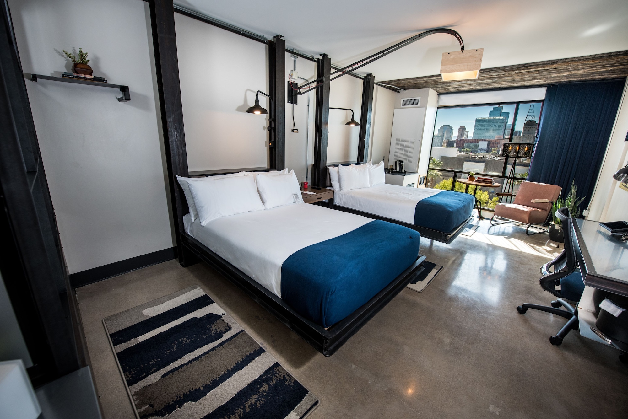 STANDARD, 2 DOUBLE BEDS, ACCESSIBLE