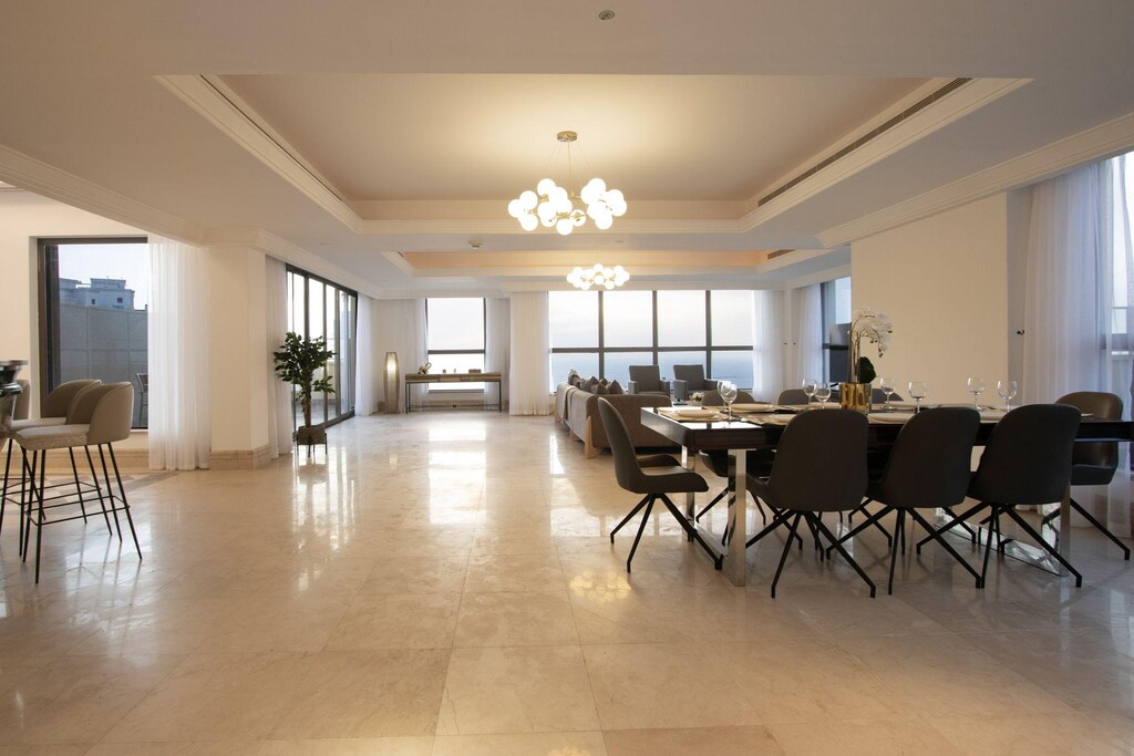Sky-High Duplex Penthouse Marina & Sea Views 7/10