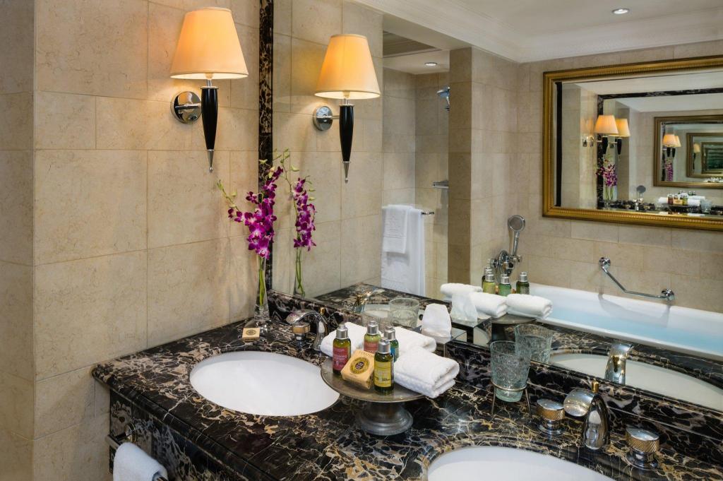 Diplomat, Suite, Smoking، Intercontinental Phoenicia Beirut 2/2