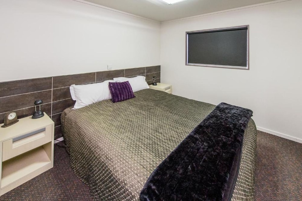 151 On London Motel 17/42