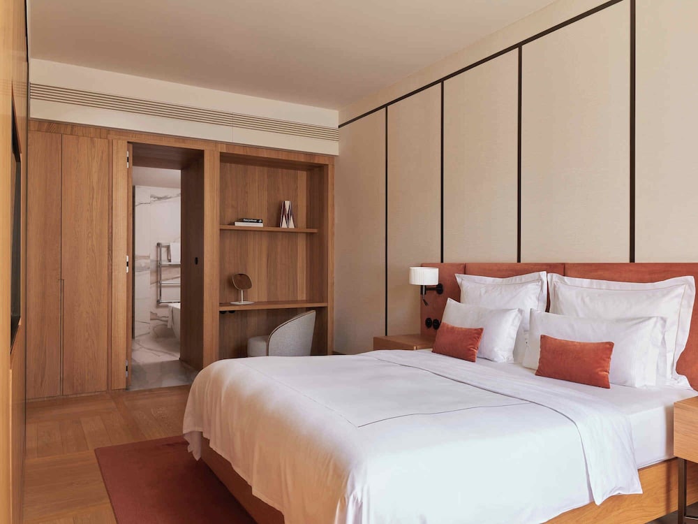 DELUXE, SUITE