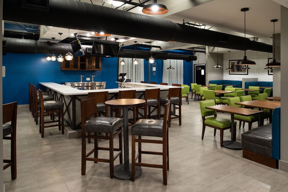 Four Points by Sheraton Omaha Midtown 16/20