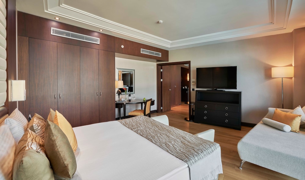 CORNER SUITE