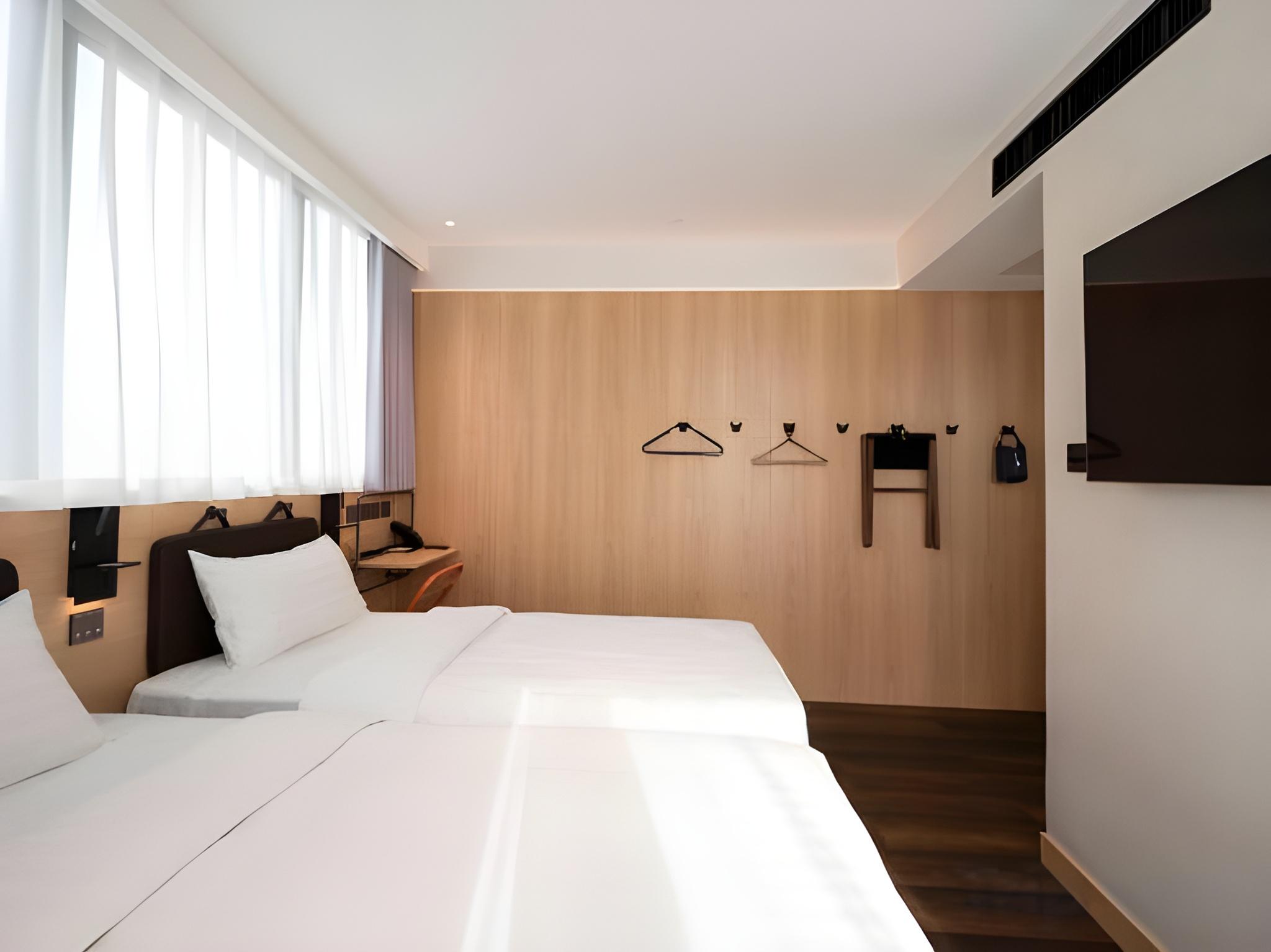 Theme, Signature, Art, Deluxe, Twin Beds