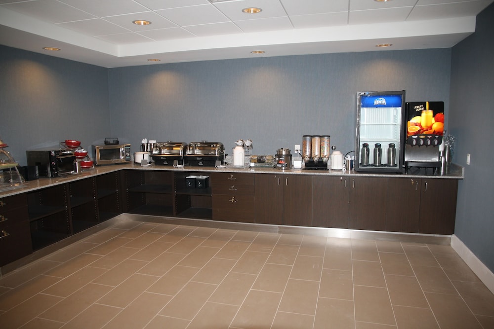 Wingate By Wyndham Niagara Falls 6/37