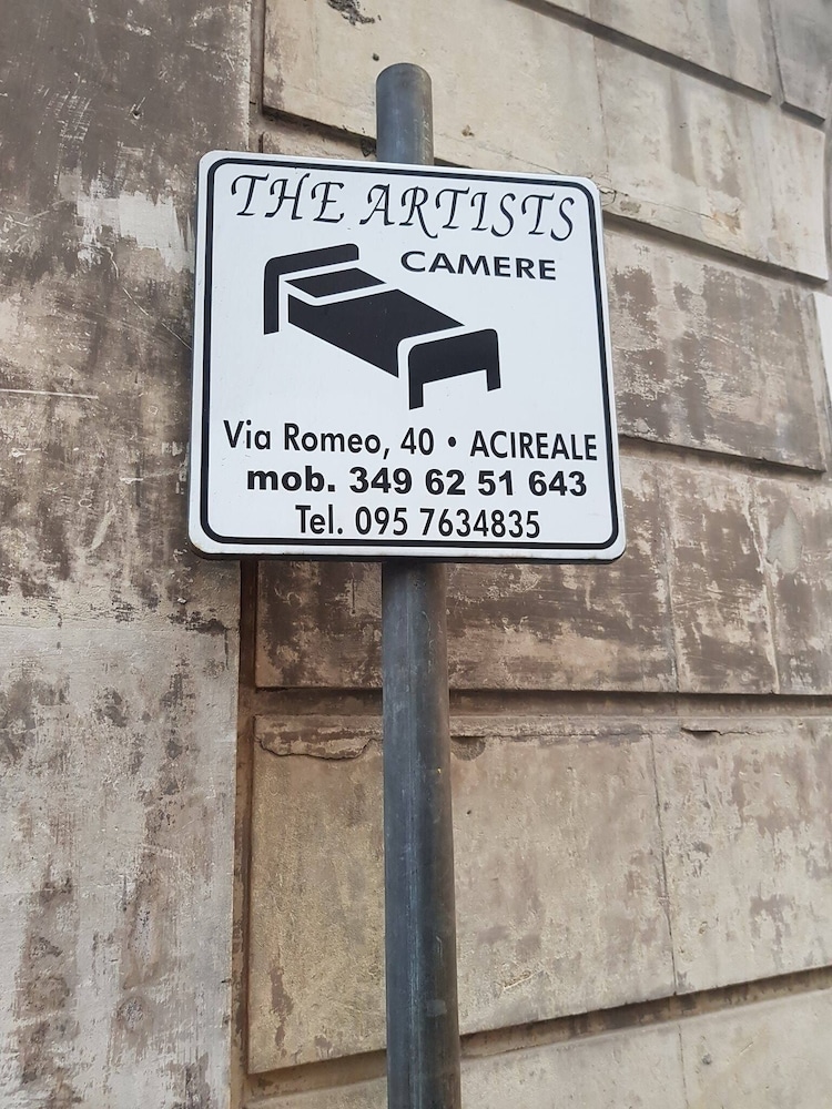 The Artists 24/37