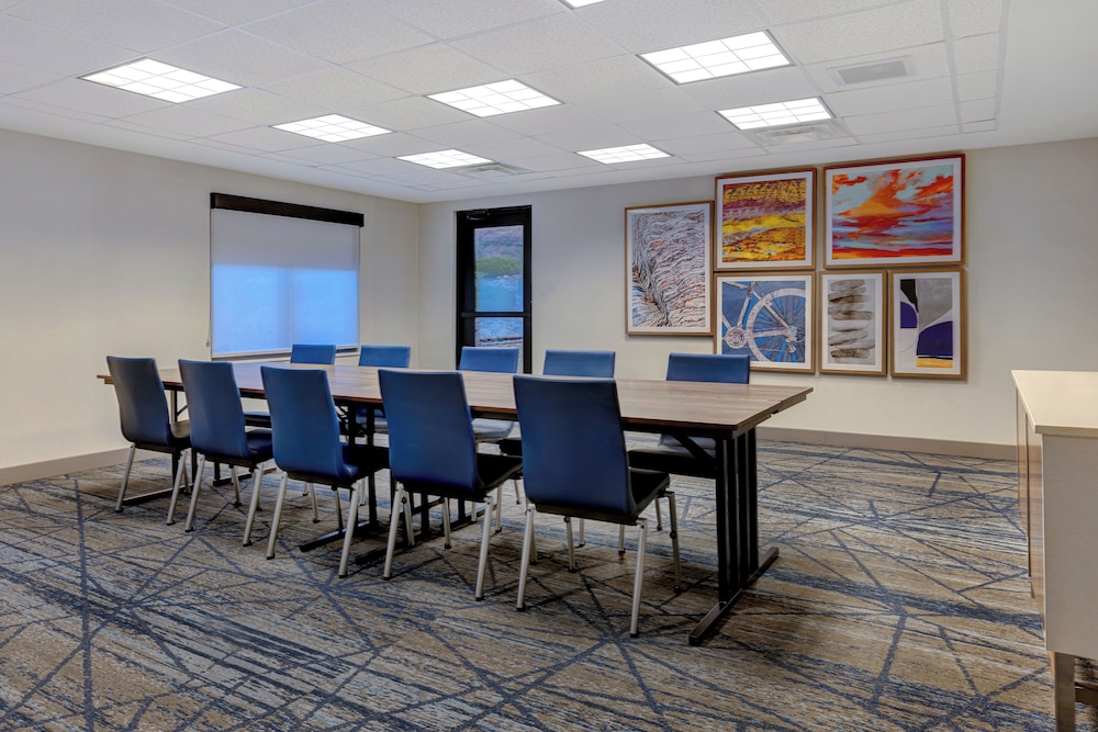 Holiday Inn Express Suites Moab 52/63