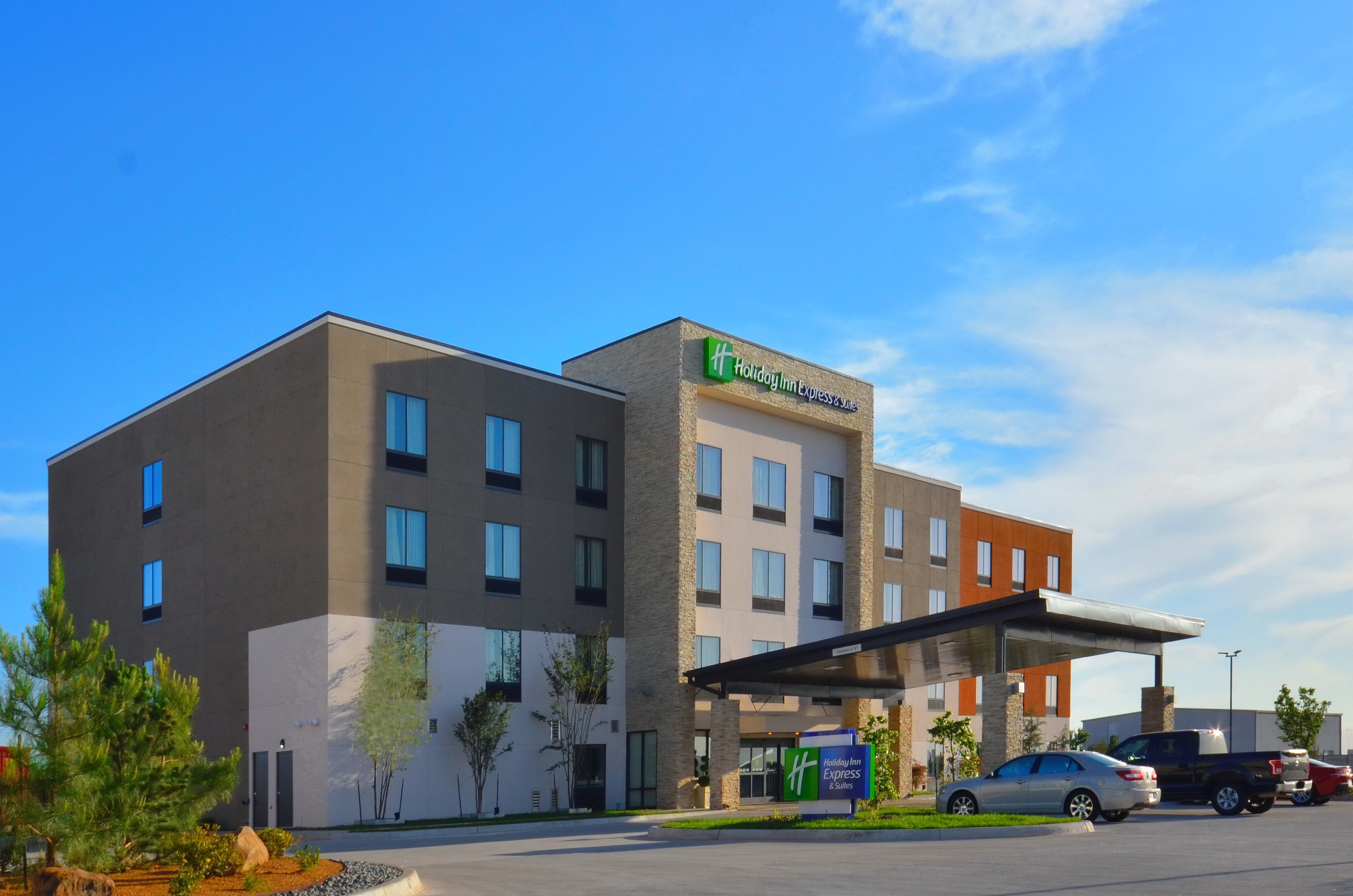 Holiday Inn Express & Suites Oklahoma City Mid - Arpt Area 23/25
