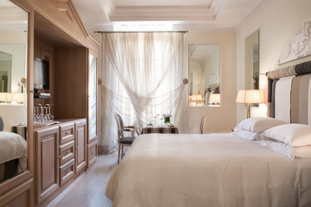 DELUXE, DOUBLE BED, CITY VIEW