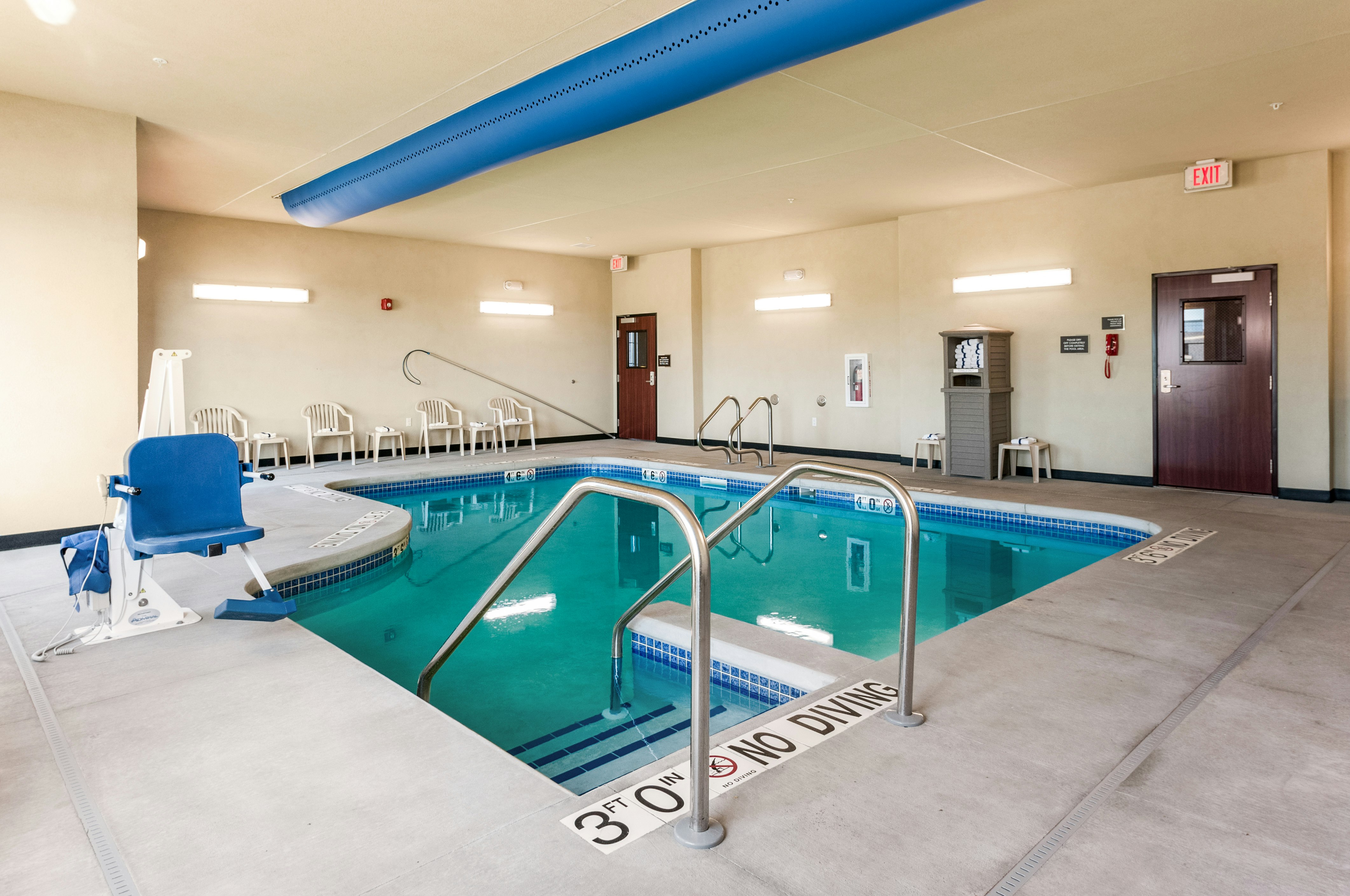 Cobblestone Hotel & Suites - Appleton International Airport 29/62