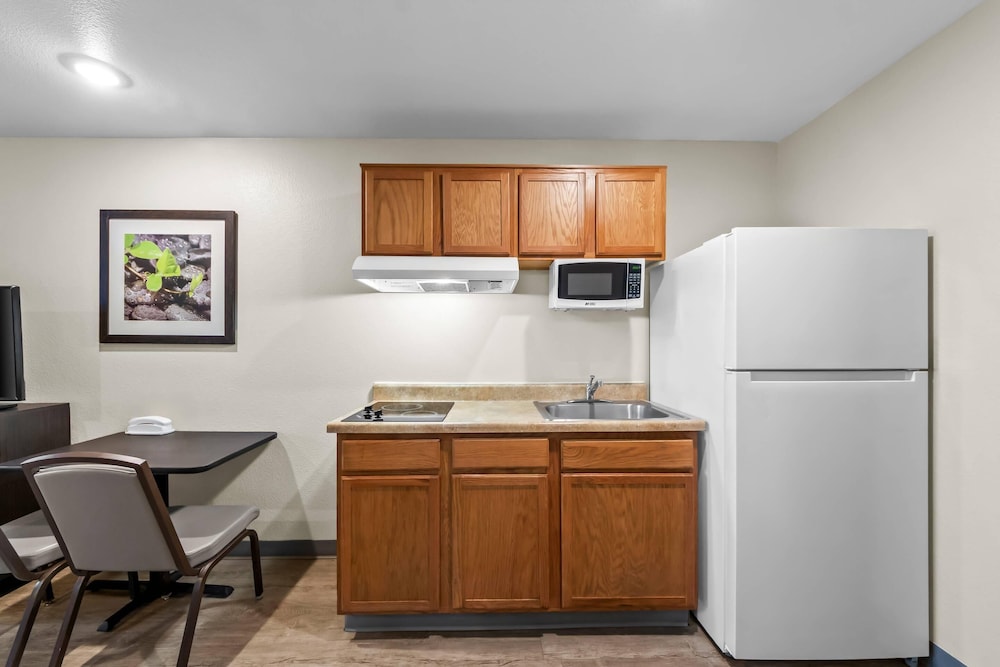 WoodSpring Suites San Antonio South 28/33