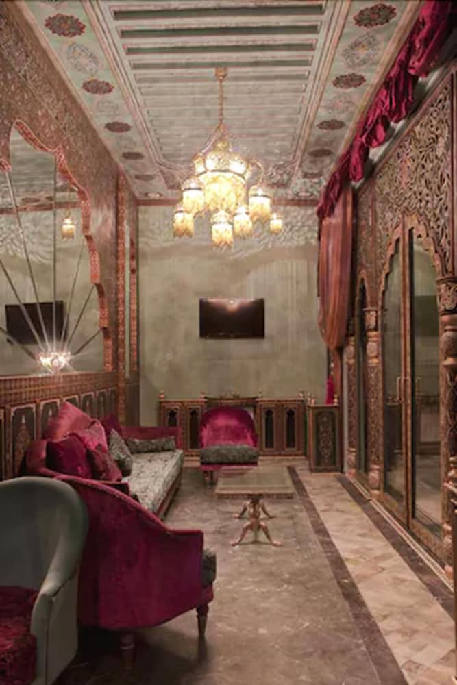 MUMTAZ MAHAL 28/37