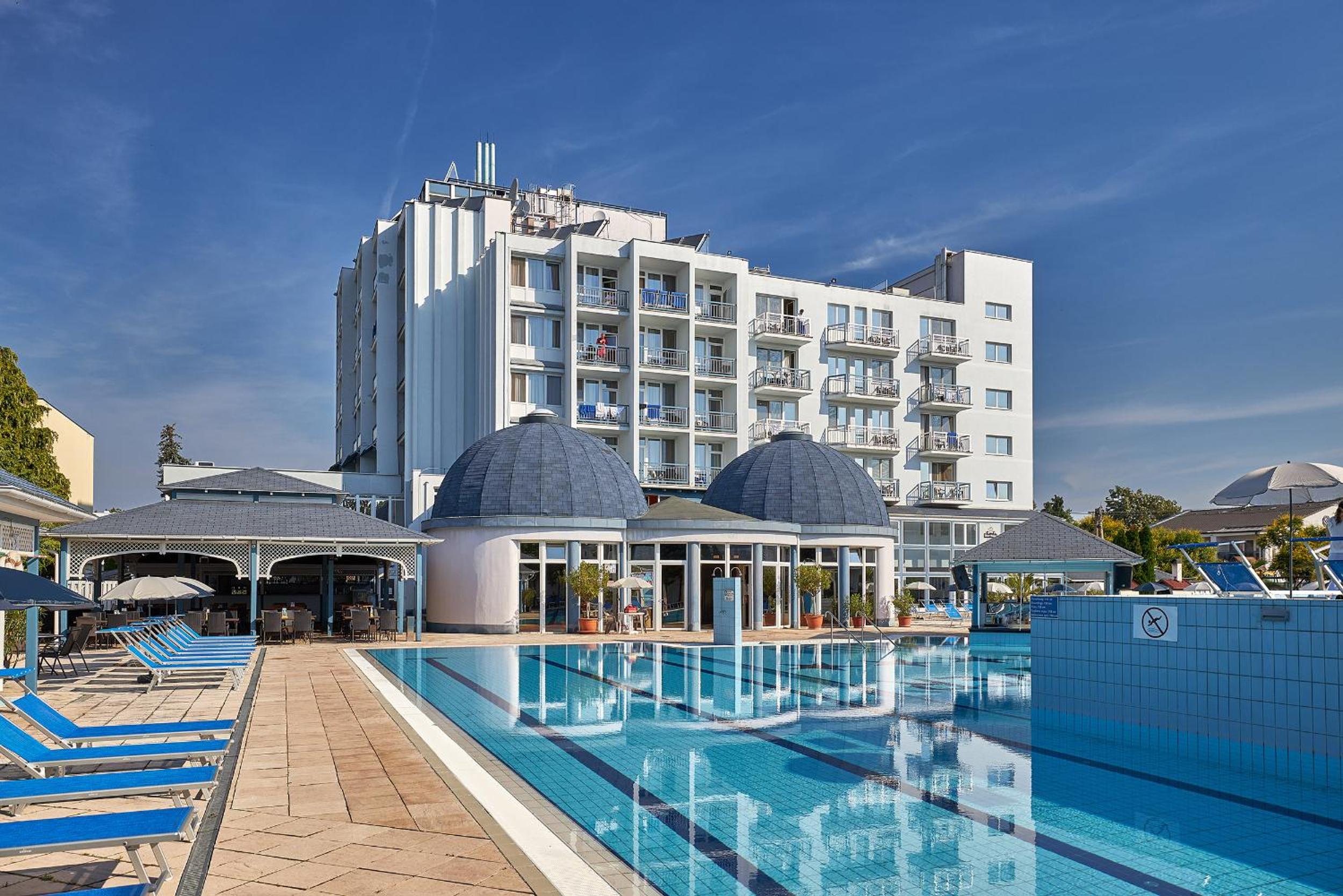 Hotel Silver 4/25