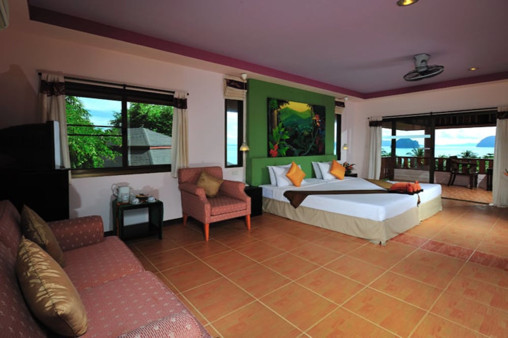Koh Ngai Cliff Beach Resort 37/61