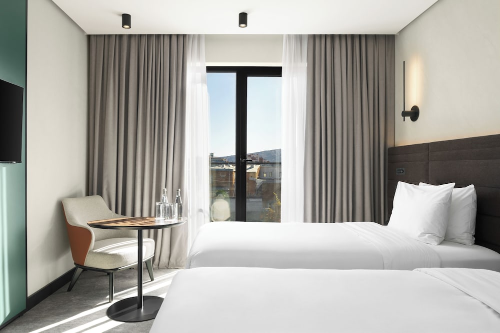 Standard Twin Bed, Novotel Tbilisi Center 4/10