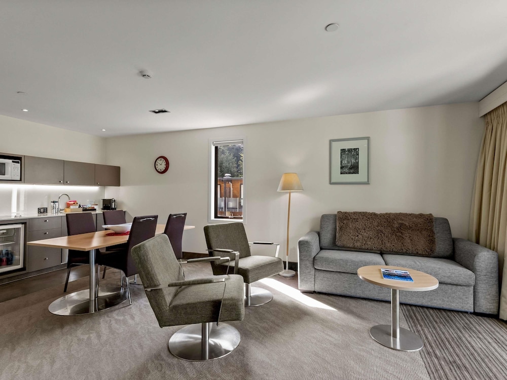 NOVOTEL QUEENSTOWN LAKESIDE 25/50