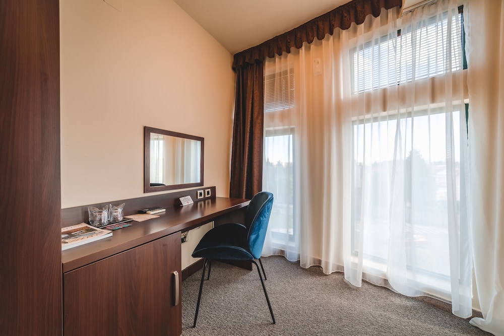 Keto Hotel 37/39