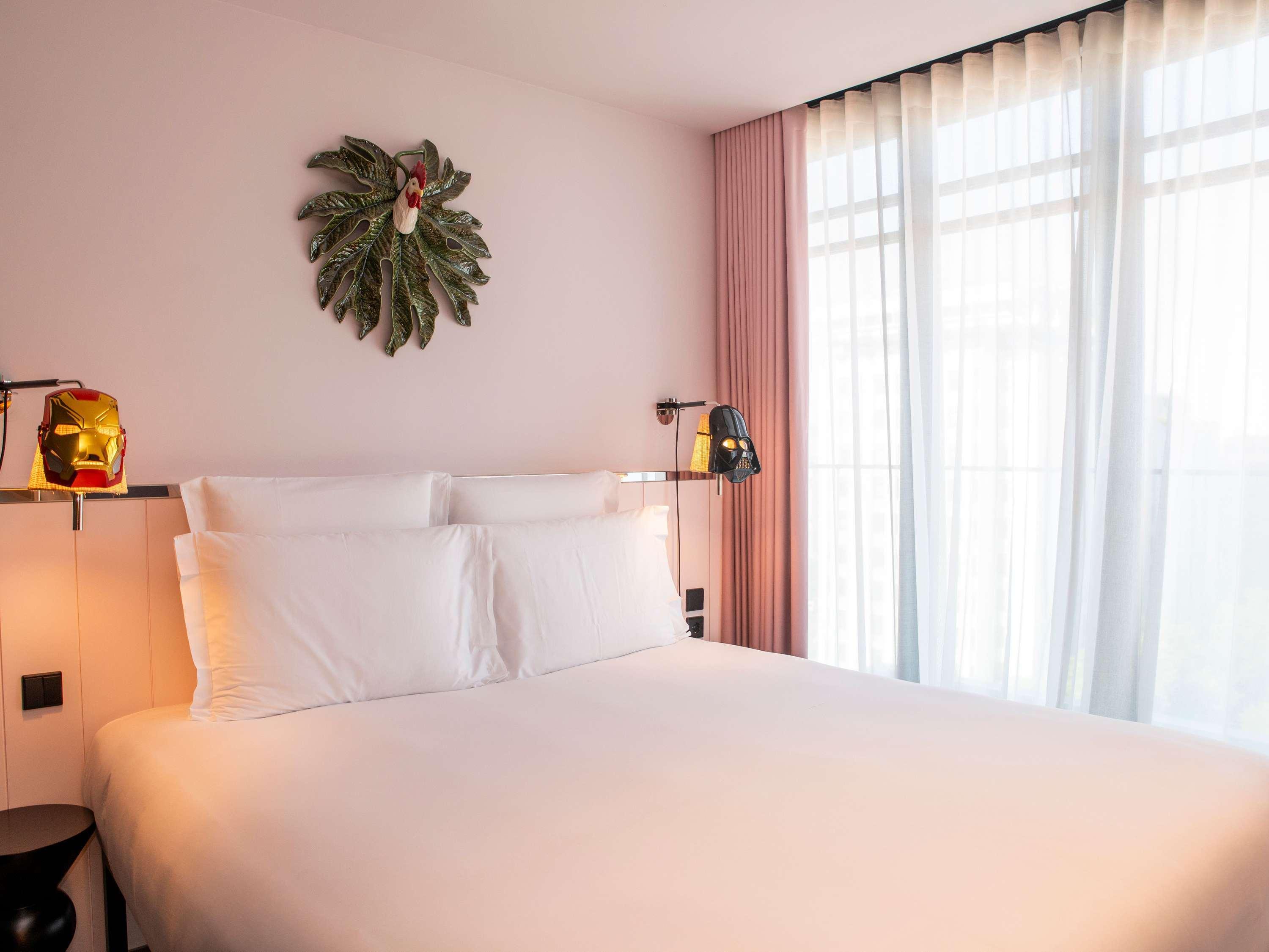 Large Mama, Double Bed, Avenue View, Balcony
