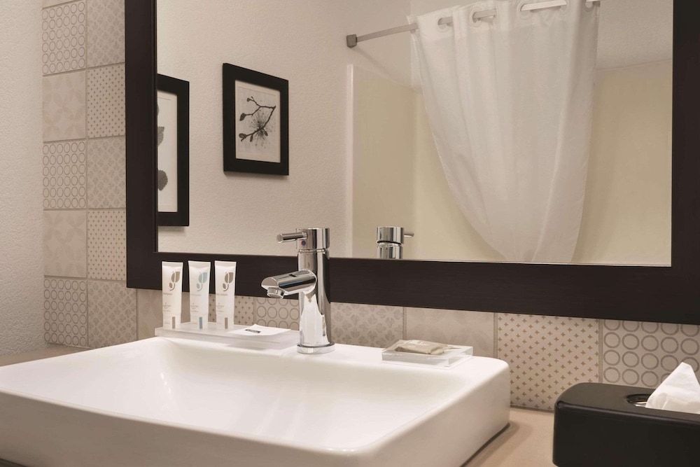 Country Inn & Suites by Radisson, Detroit Lakes 21/21