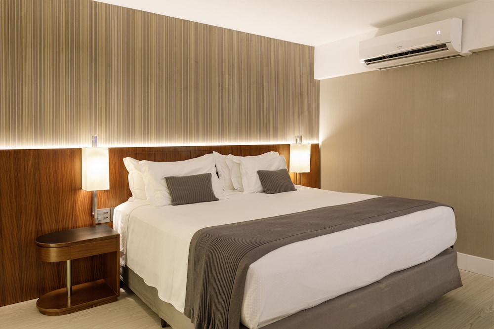 JUNIOR SUITE, DOUBLE BED, FRONT VIEW