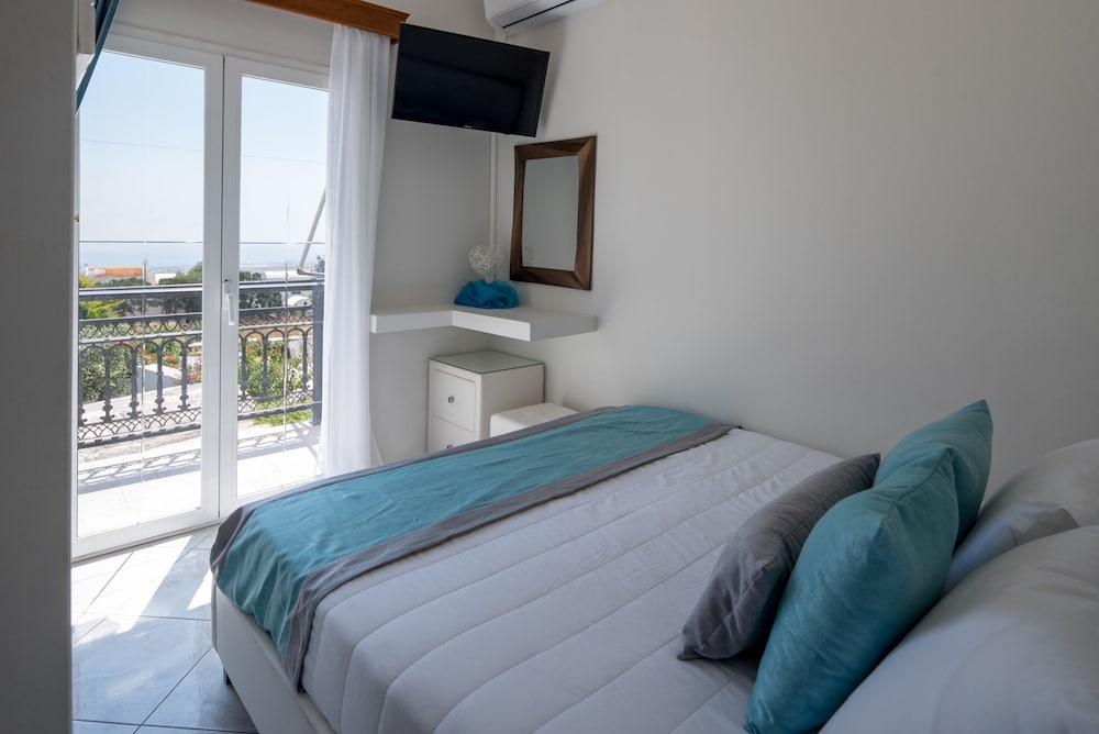 Oasis Hotel Fira 6/27