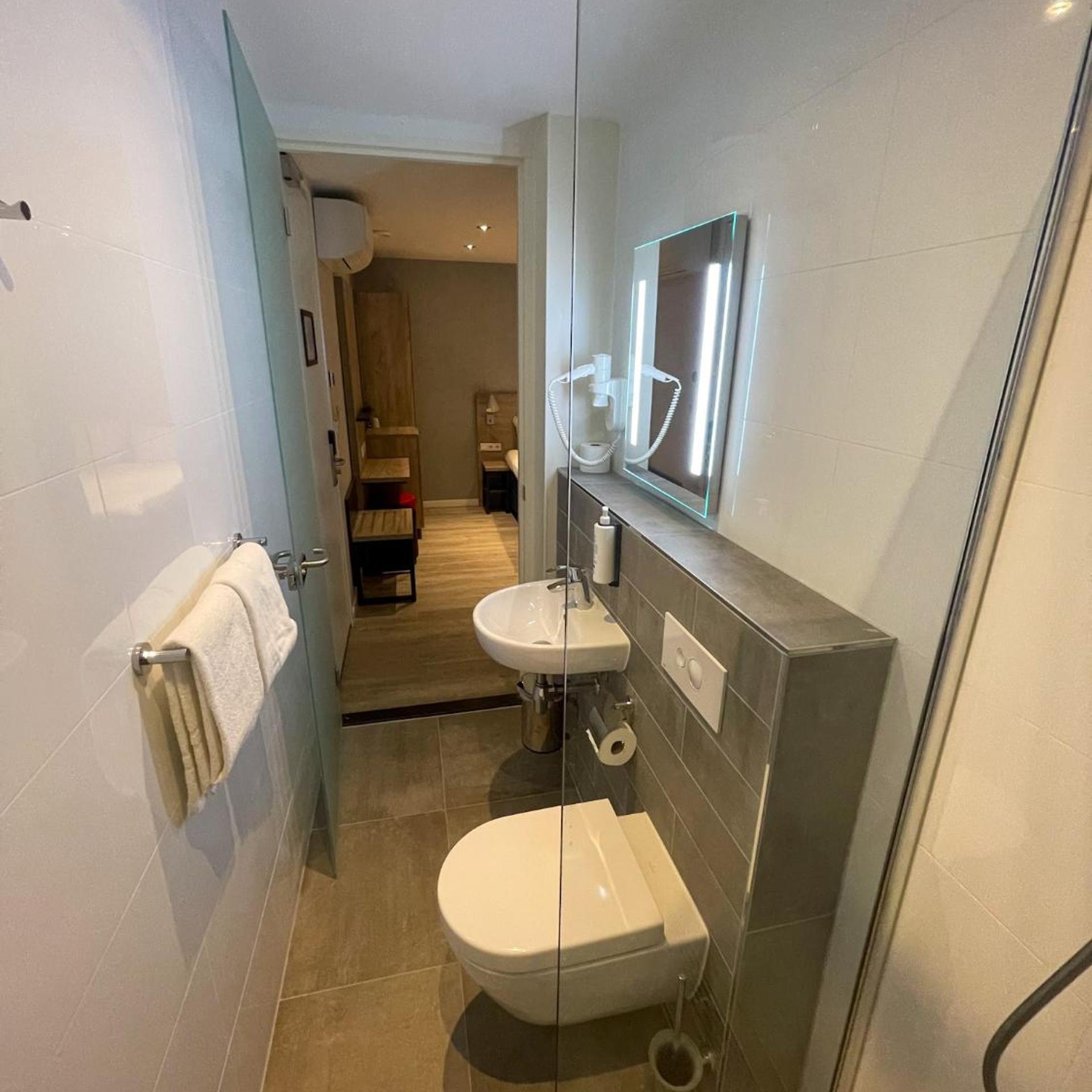 Budget, Double or Twin Bed, No Window, HOTEL JOY 6/7