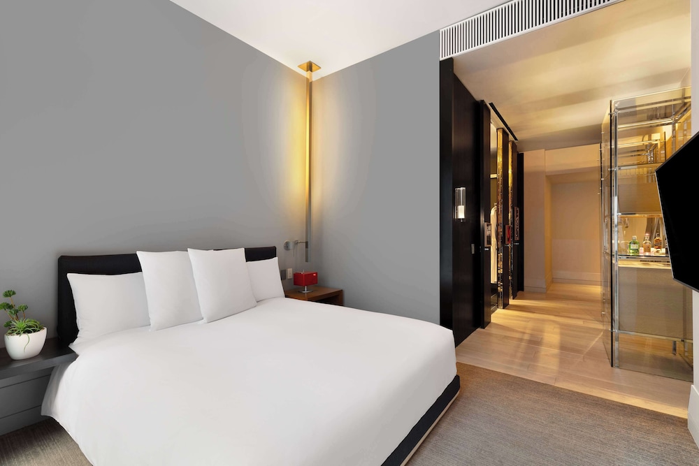 ROOM, KING BED, ACCESSIBLE