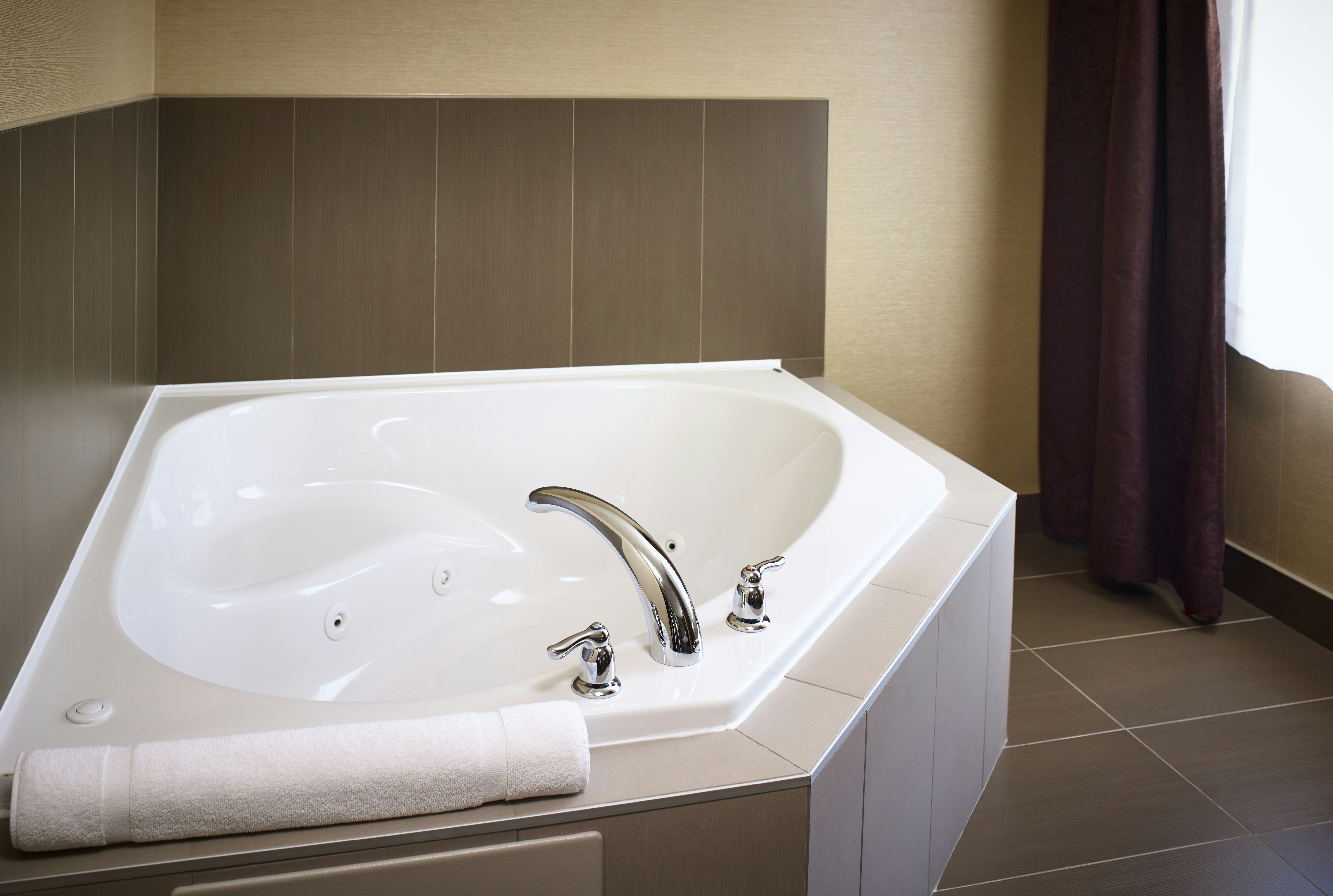 Feature, Suite، Holiday Inn Express Hotel Amp Suites Timmins 3/3