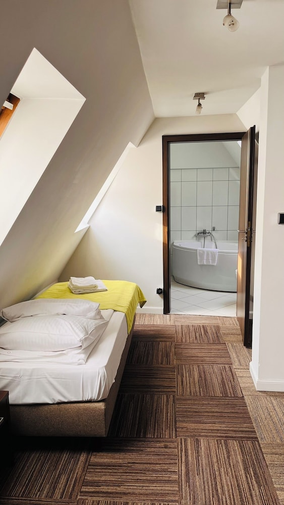 COMFORT, QUADRUPLE, BATHTUB