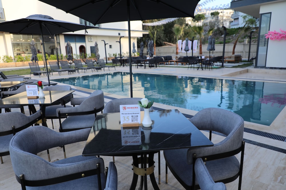 Roseira Mar Inn Luxury 42/55