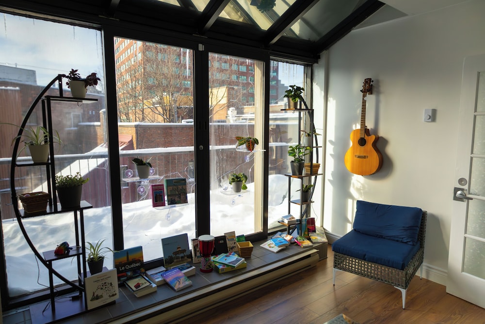 Treehouse Hostel 12/15