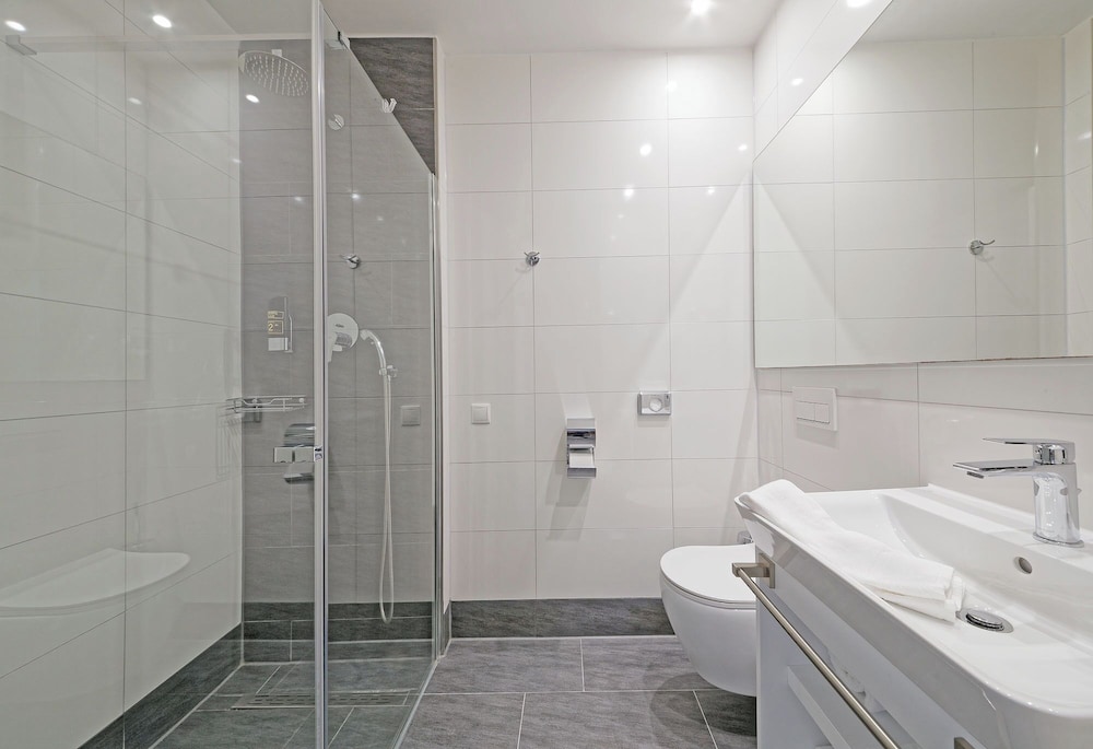 Friends Hotel Dusseldorf-Airport Ratingen 16/16