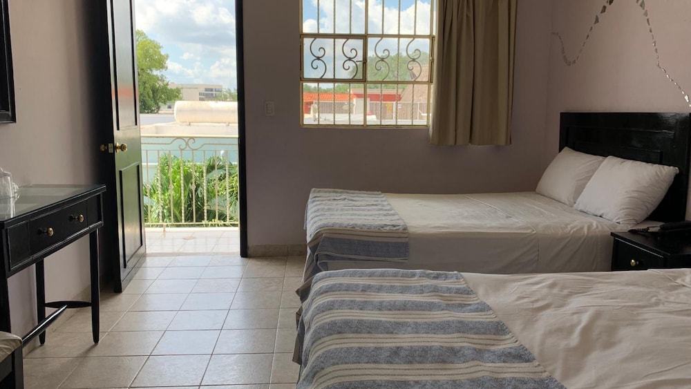 Hotel Santa Ana 33/76