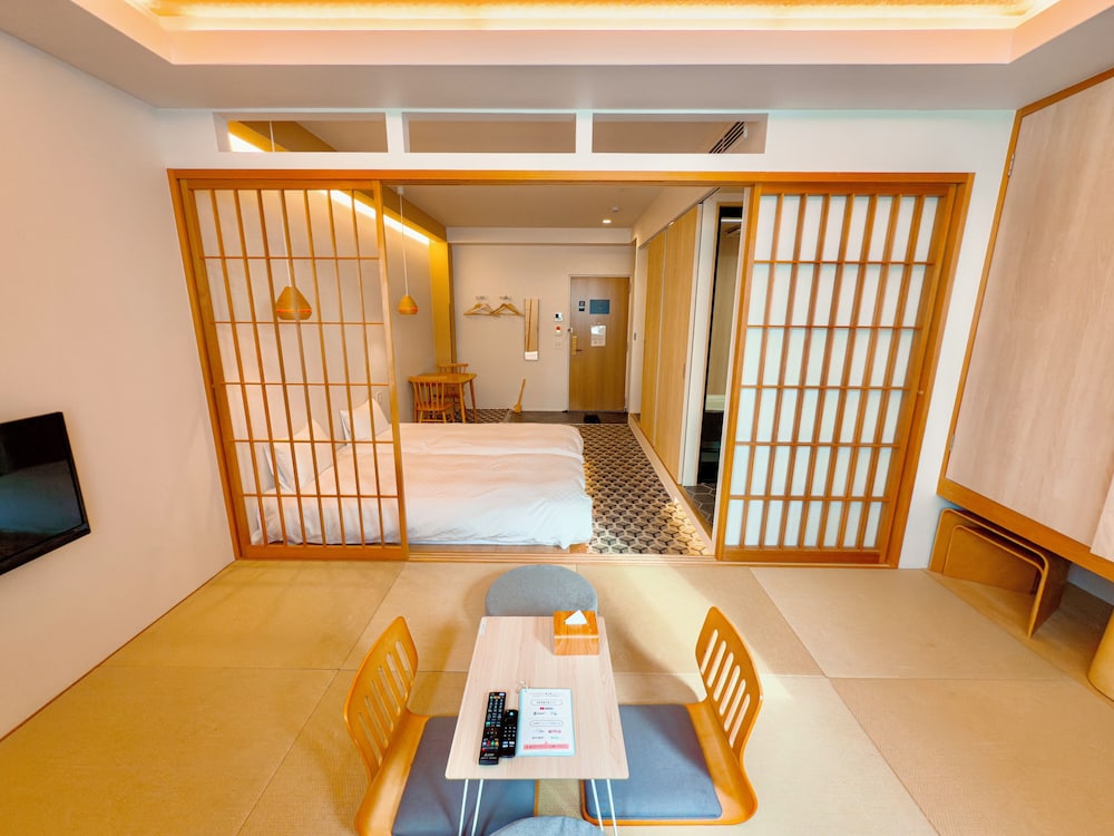 غرفة عائلية بسريرين منفصلين وفرشتي فوتون بحوض استحمام، Hotel Imagine Kyoto 6/10
