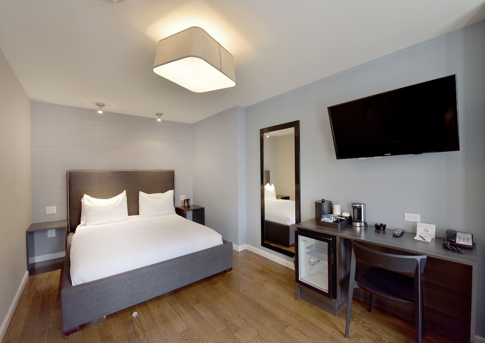 Hotel 32 32 27/78