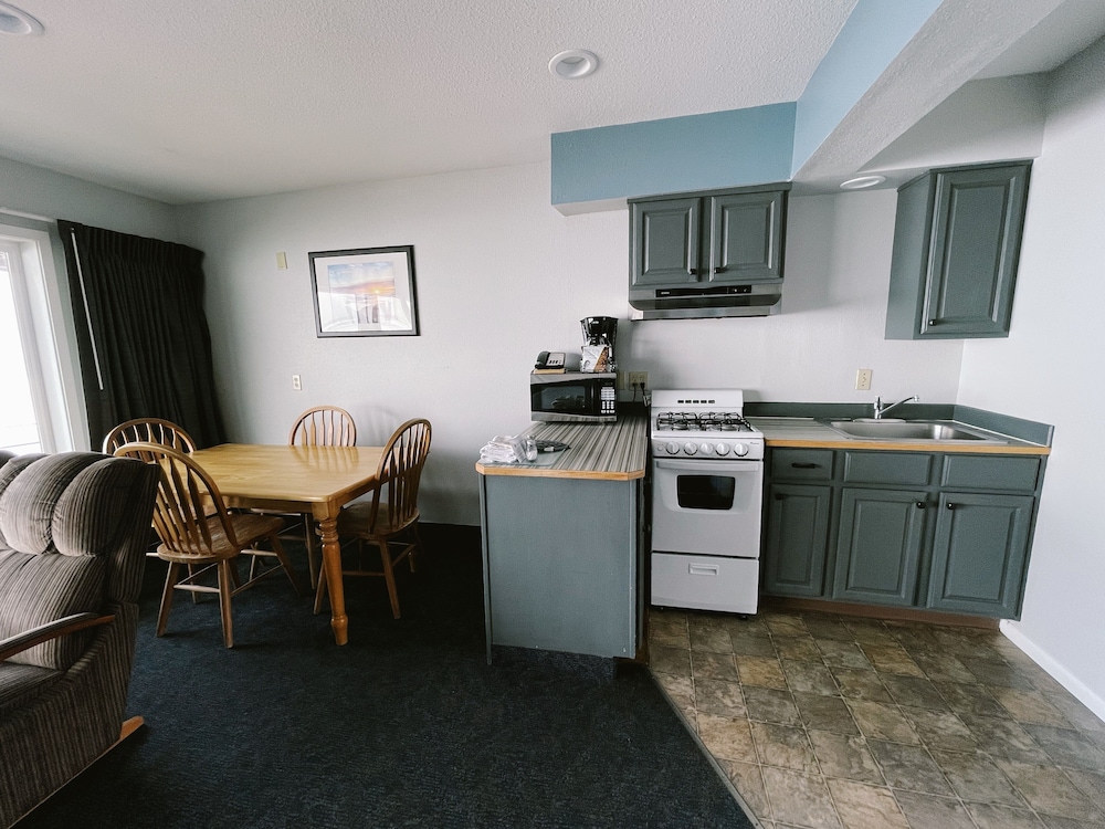 Sandcastle Beachfront Motel 28/40