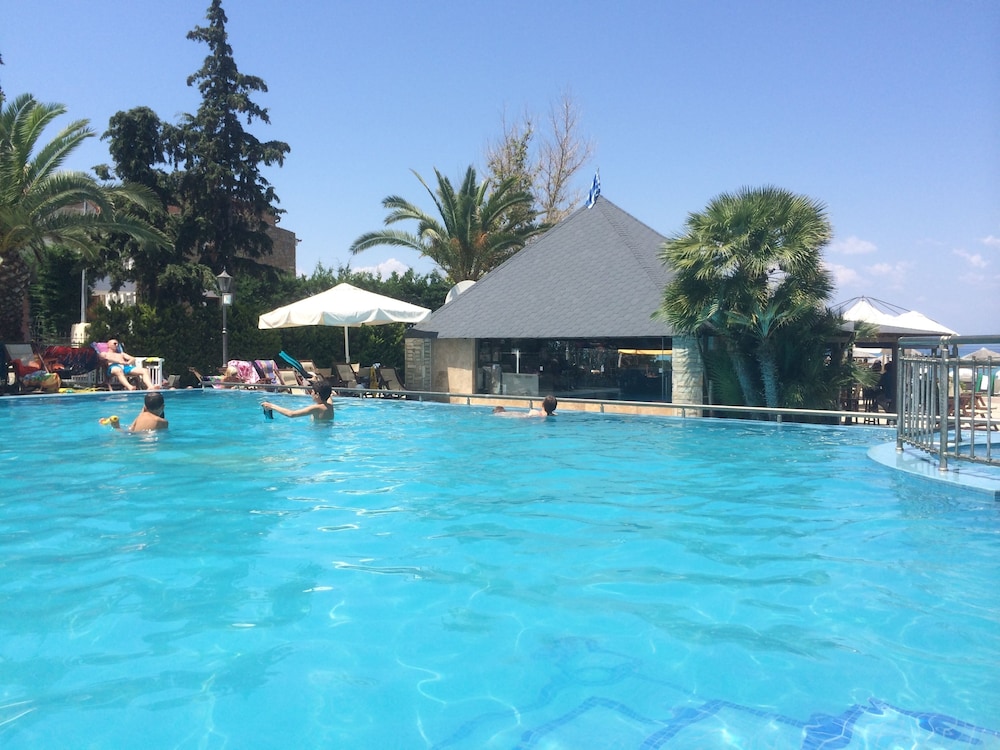 Naias Beach Hotel 41/43