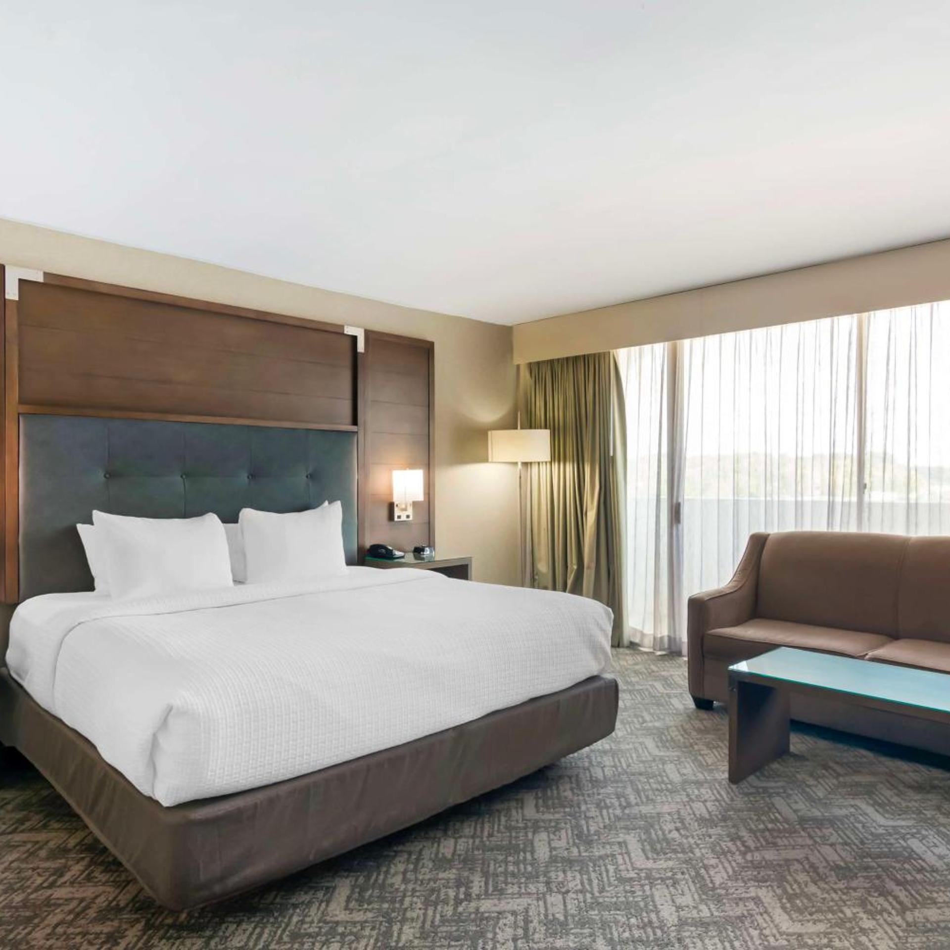 Room, King Bed, Stadium View